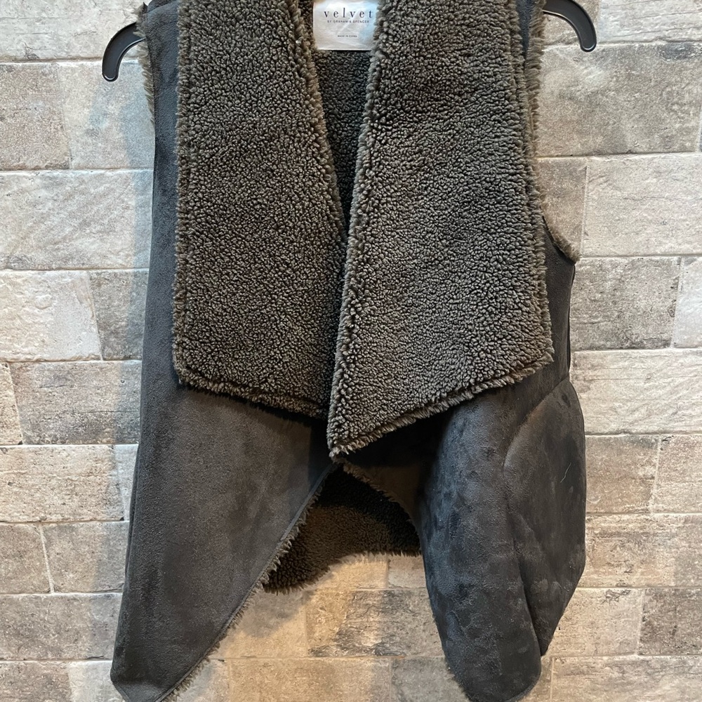 ❤️ BLACK VEGAN SUEDE & SHERPA VEST SIZE XS